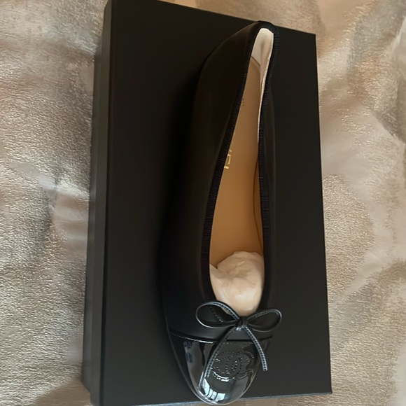 Chanel Black ballet flats NWT in box - Picture 1 of 7
